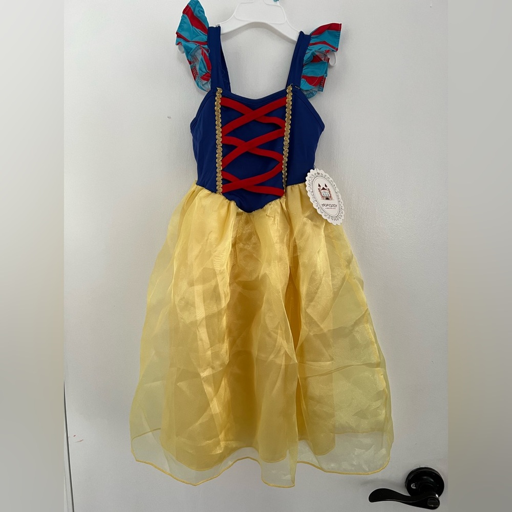 Girls Snow White dress 3T &. 4T
